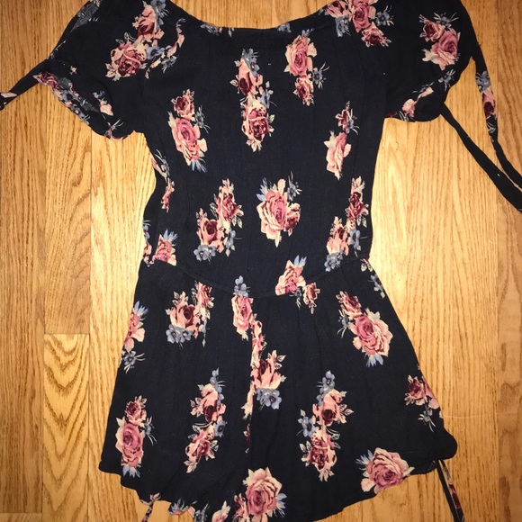 Off the shoulder romper - Picture 1 of 1
